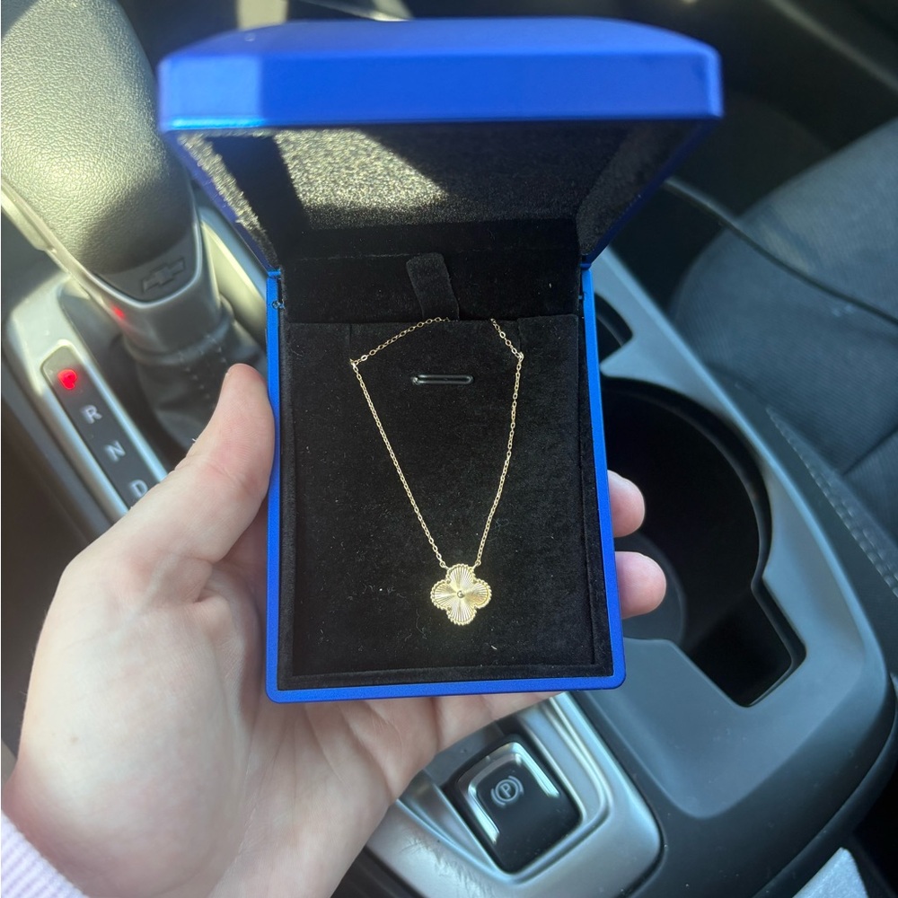 Elegant Gold Clover Pendant Necklace